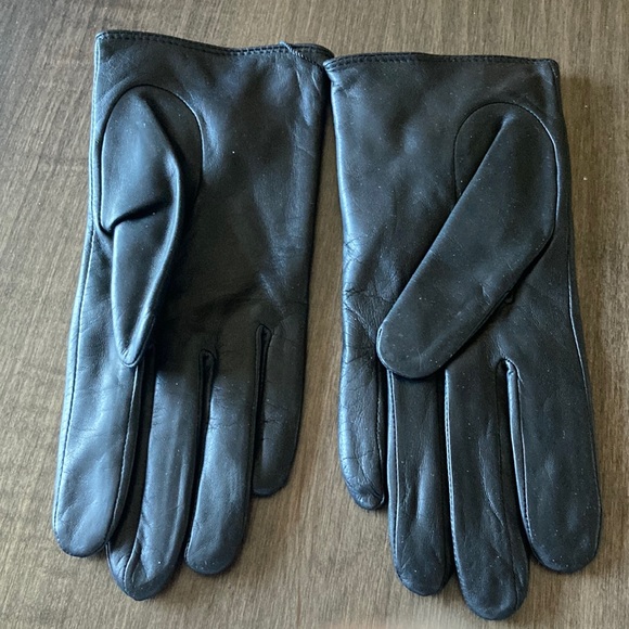 Lord & Taylor Black Leather Gloves - Picture 5 of 5